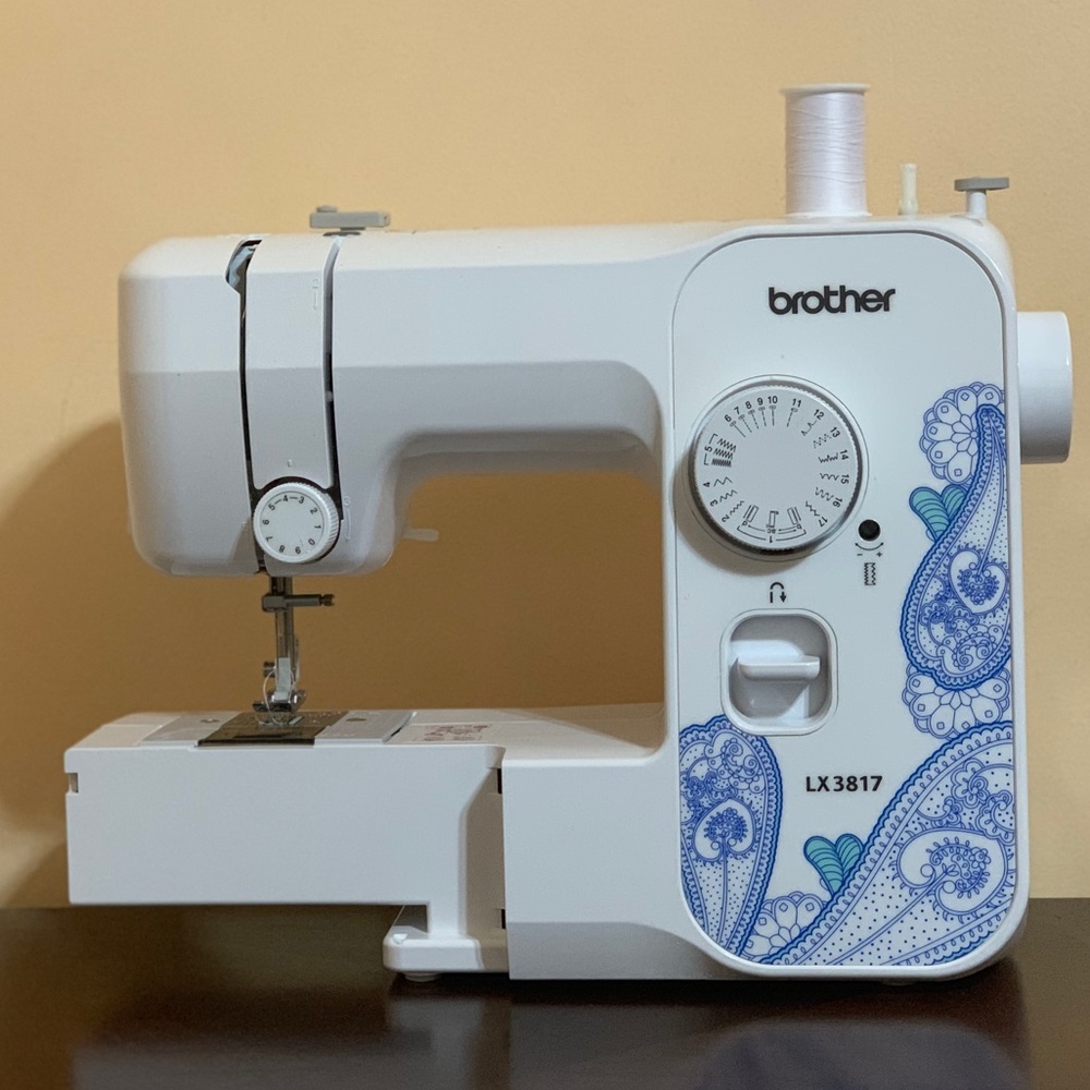 Brother LX3817 Sewing Machine Almost Brand New!!